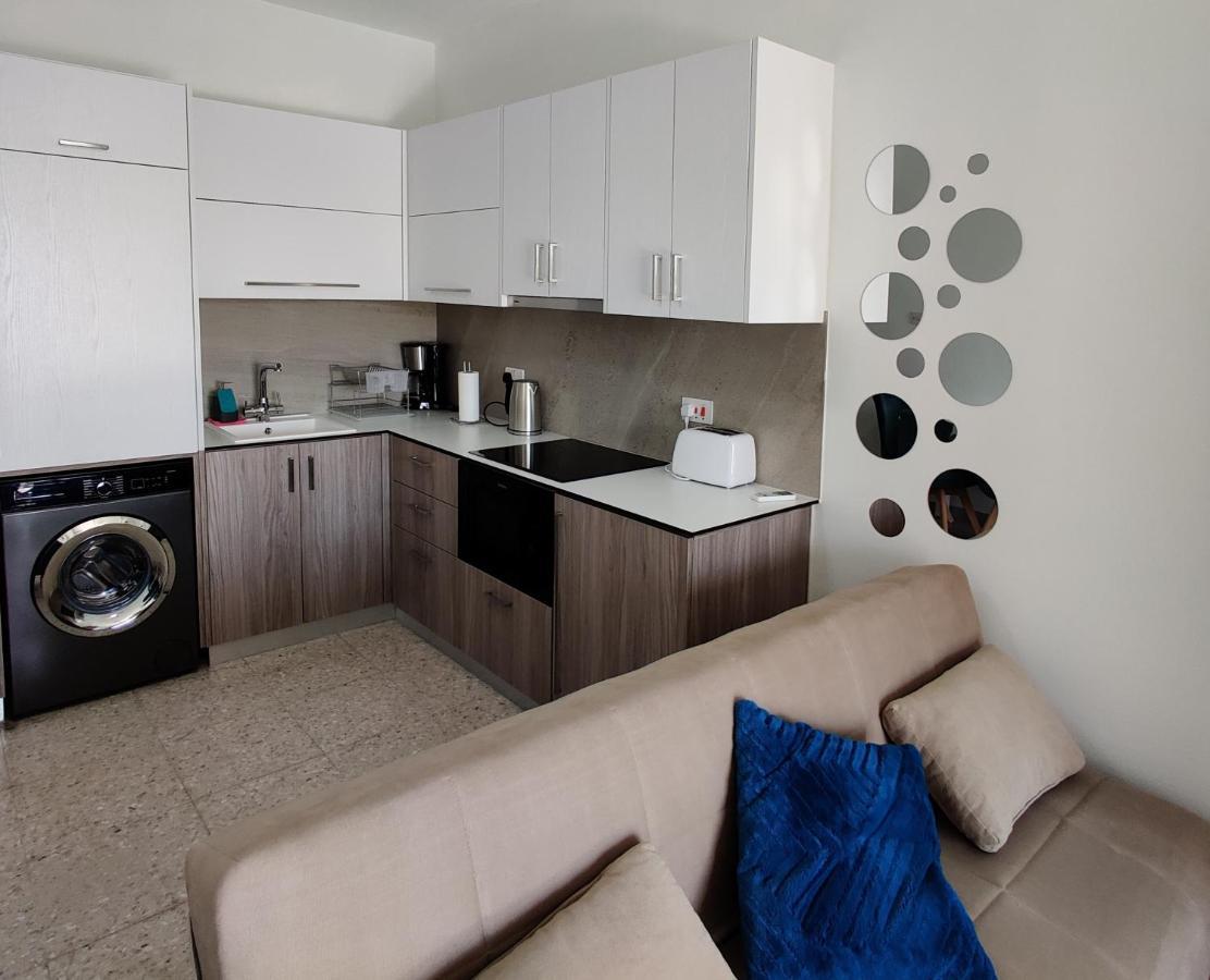 Lovely 1-Bedroom Unit @ Fabulous Location Paphos Eksteriør bilde