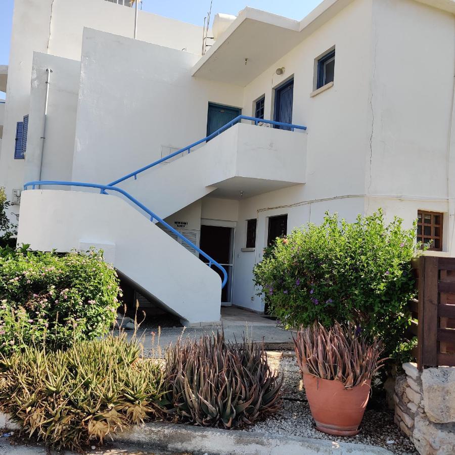 Lovely 1-Bedroom Unit @ Fabulous Location Paphos Eksteriør bilde
